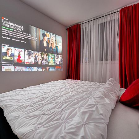Апартаменты Ari Cinema Apartament With 2M Videoproiector Арад Экстерьер фото
