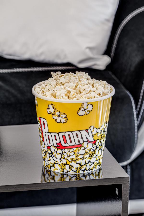 Апартаменты Ari Cinema Apartament With 2M Videoproiector Арад Экстерьер фото