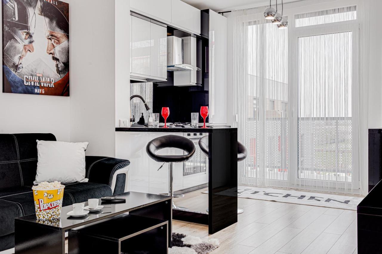 Апартаменты Ari Cinema Apartament With 2M Videoproiector Арад Экстерьер фото