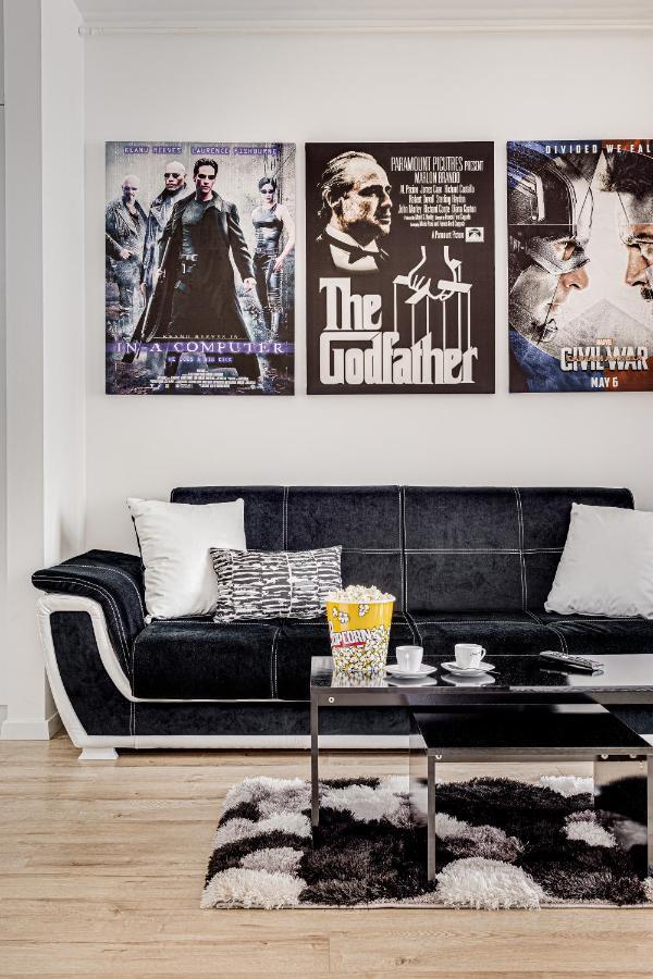 Апартаменты Ari Cinema Apartament With 2M Videoproiector Арад Экстерьер фото