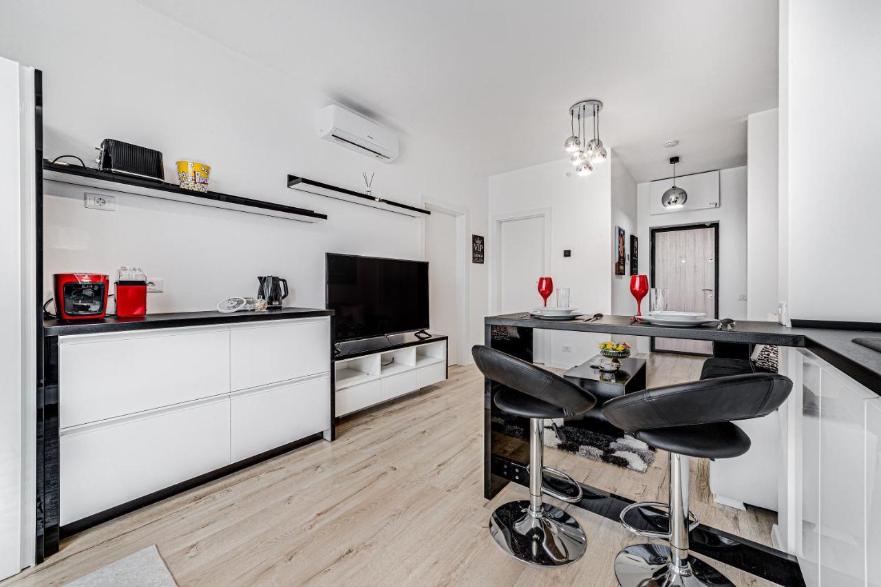 Апартаменты Ari Cinema Apartament With 2M Videoproiector Арад Экстерьер фото