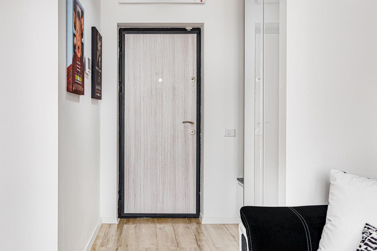 Апартаменты Ari Cinema Apartament With 2M Videoproiector Арад Экстерьер фото