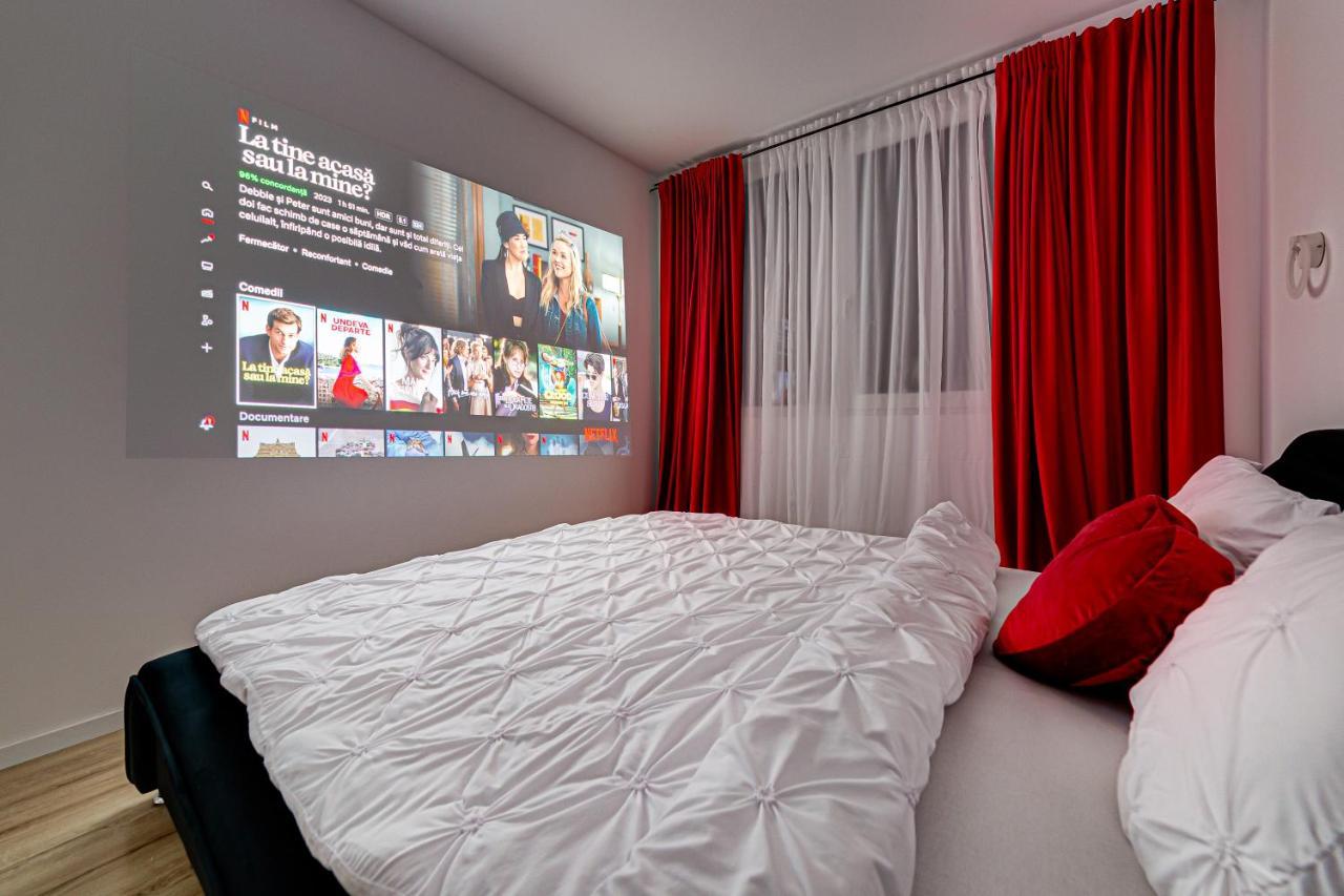 Апартаменты Ari Cinema Apartament With 2M Videoproiector Арад Экстерьер фото